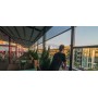 Café au Lä vetrna pregrada s fiksnim steklom zgoraj