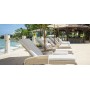 Safi sunlounger with arms