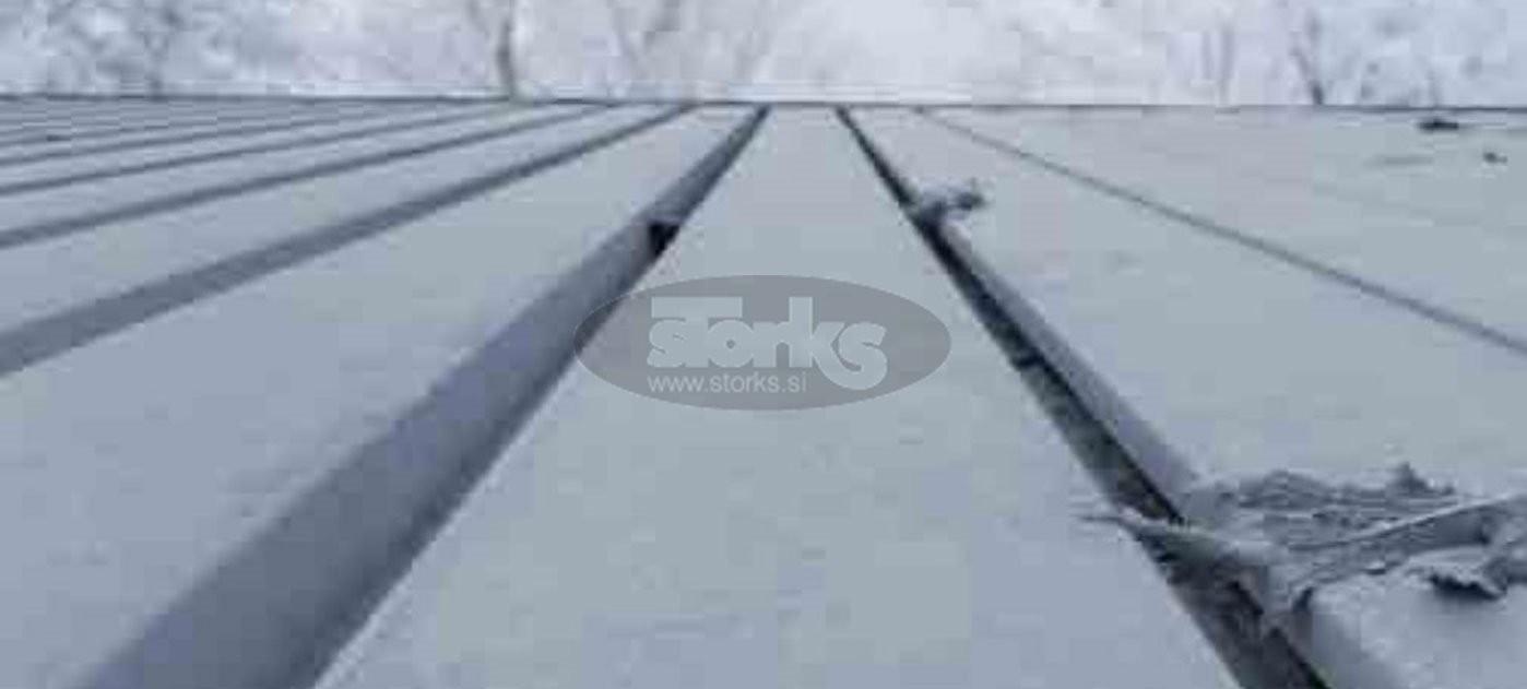 Anti-snow system for blades