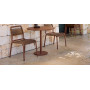 Cane-line Al Dente Esszimmerstuhl auf der Terrasse, Wüstenrot