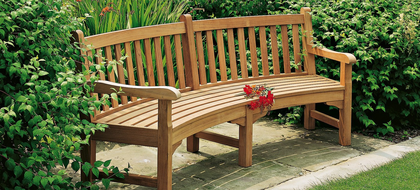 Barlow Tyrie Glenham Curved Seat, 285 Radius, lifestyle